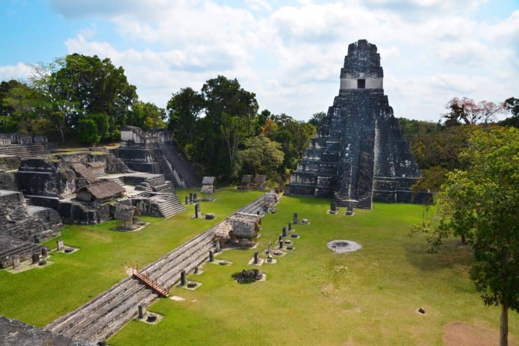 Helbild på mayatemplet Tikal Guatemala