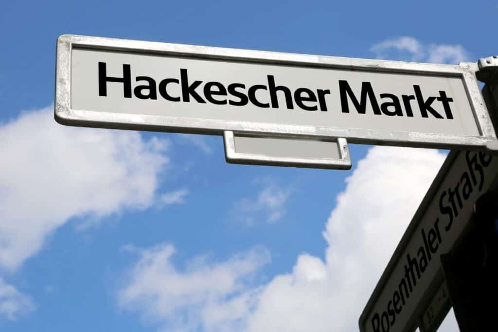 Hackescher Markt Berlin skylt